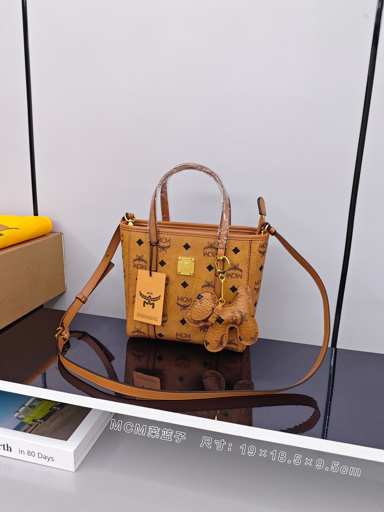 حقيبة تسوق صغيرة من MCM Toni Shopper