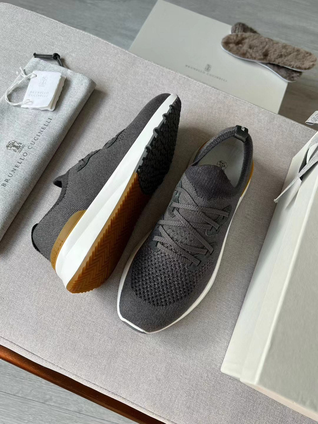 حذاء برونيلو كوتشينيل! Knit Runners