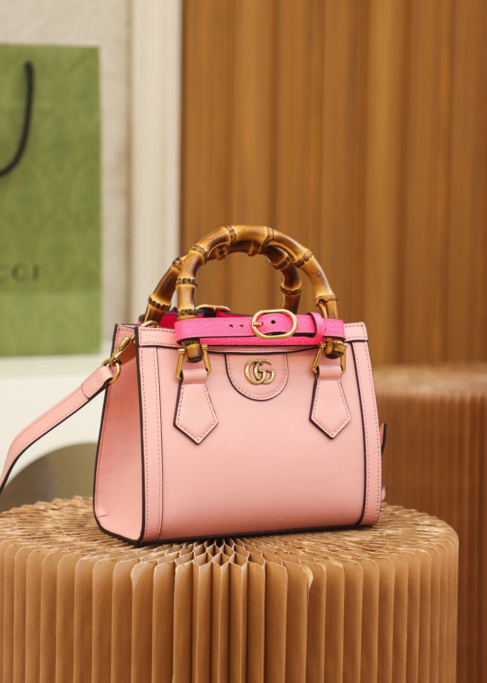 Petit sac fourre-tout Diana de Gucc ! en cuir rose thé