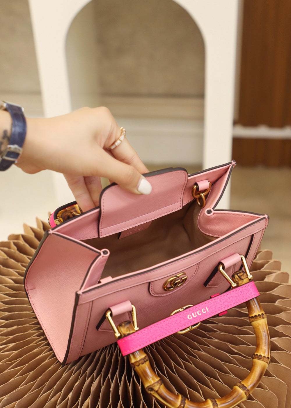 Petit sac fourre-tout Diana de Gucc ! en cuir rose thé