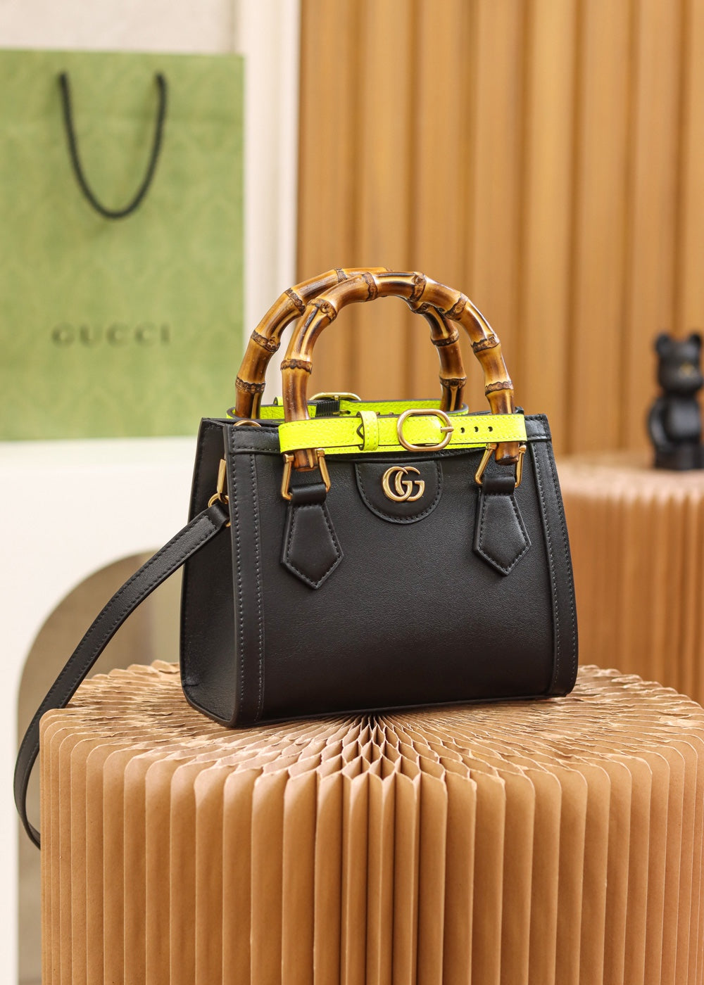 Petit sac fourre-tout Diana de Gucc ! en cuir noir