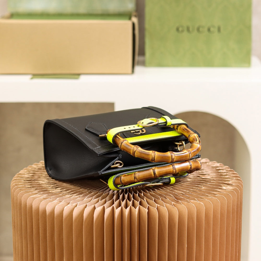 Petit sac fourre-tout Diana de Gucc ! en cuir noir