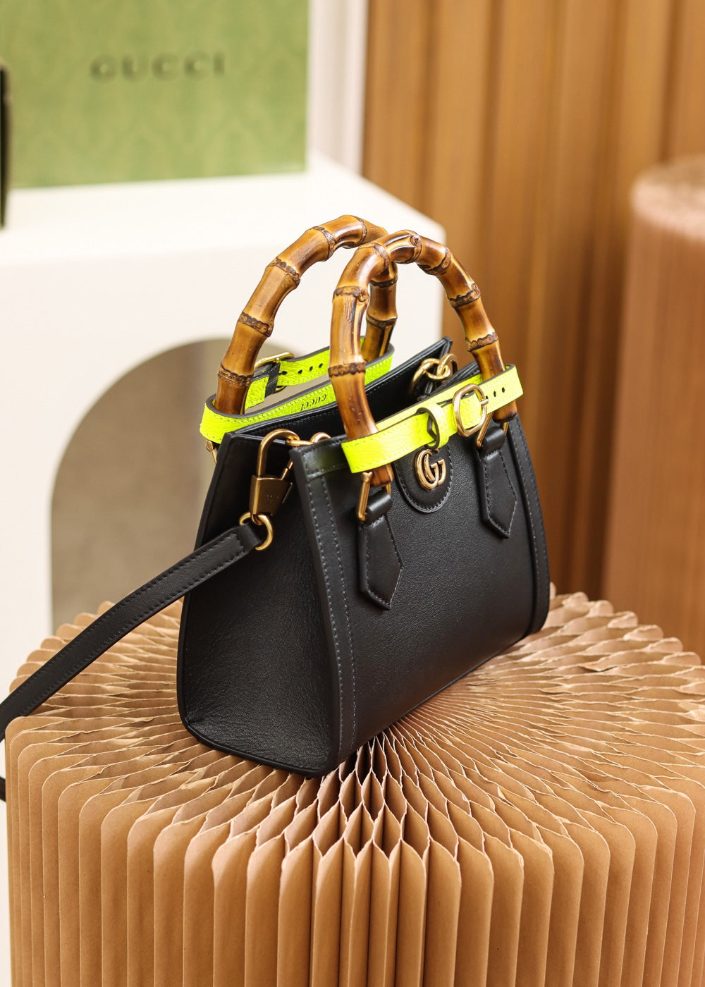 Petit sac fourre-tout Diana de Gucc ! en cuir noir