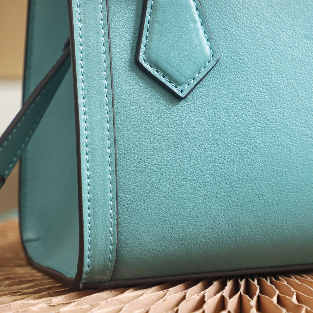 Petit sac fourre-tout Diana de Gucc ! en cuir bleu ciel foncé