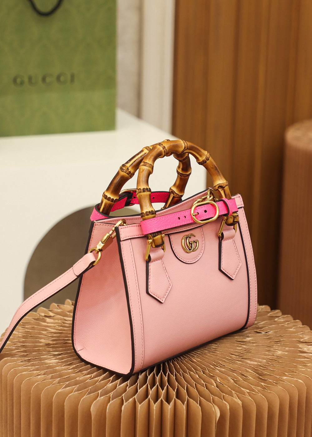 Petit sac fourre-tout Diana de Gucc ! en cuir rose thé