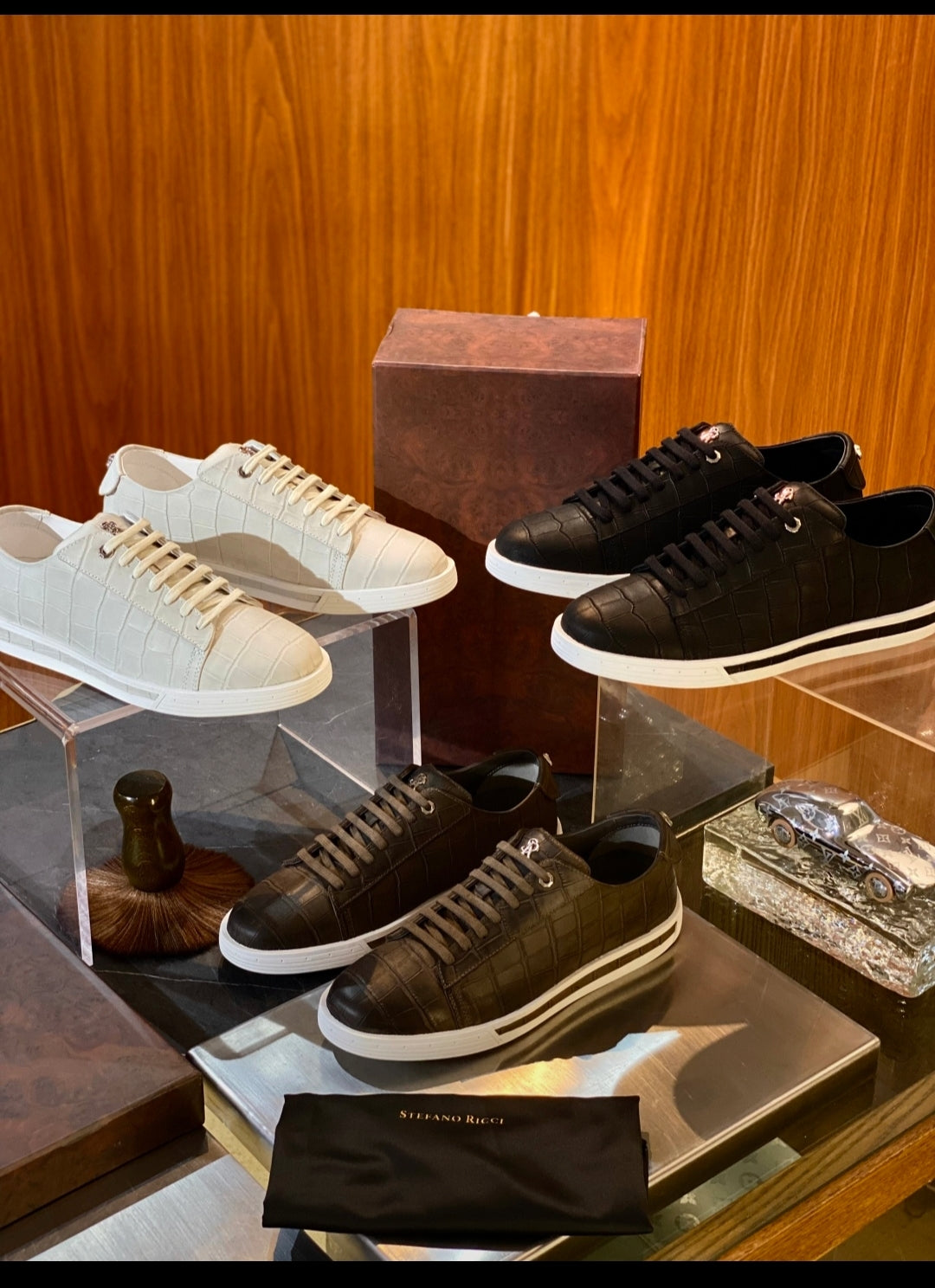 Casual shoes