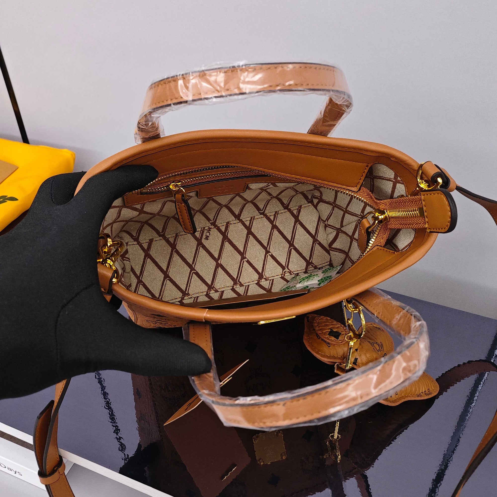 حقيبة تسوق صغيرة من MCM Toni Shopper