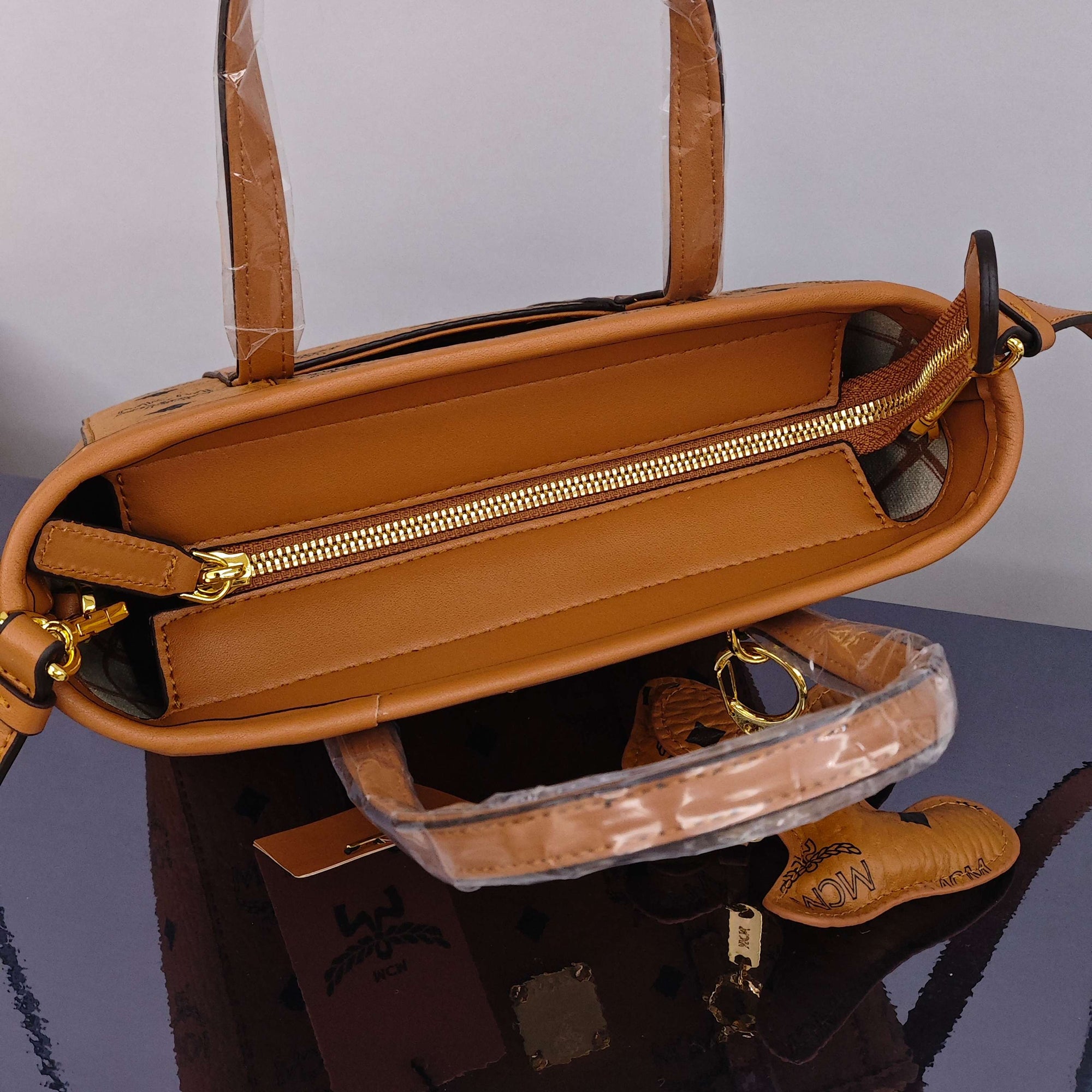 حقيبة تسوق صغيرة من MCM Toni Shopper