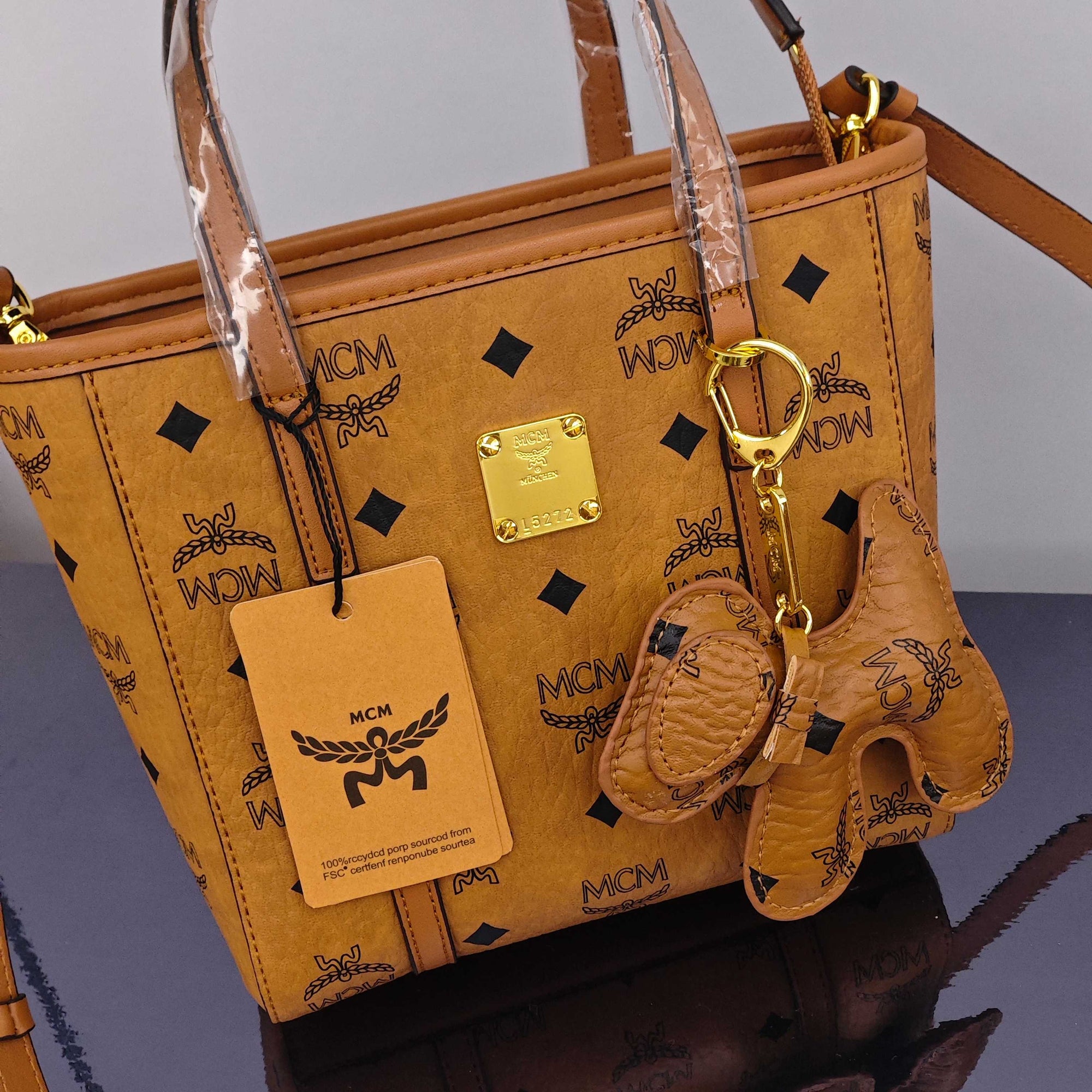 حقيبة تسوق صغيرة من MCM Toni Shopper