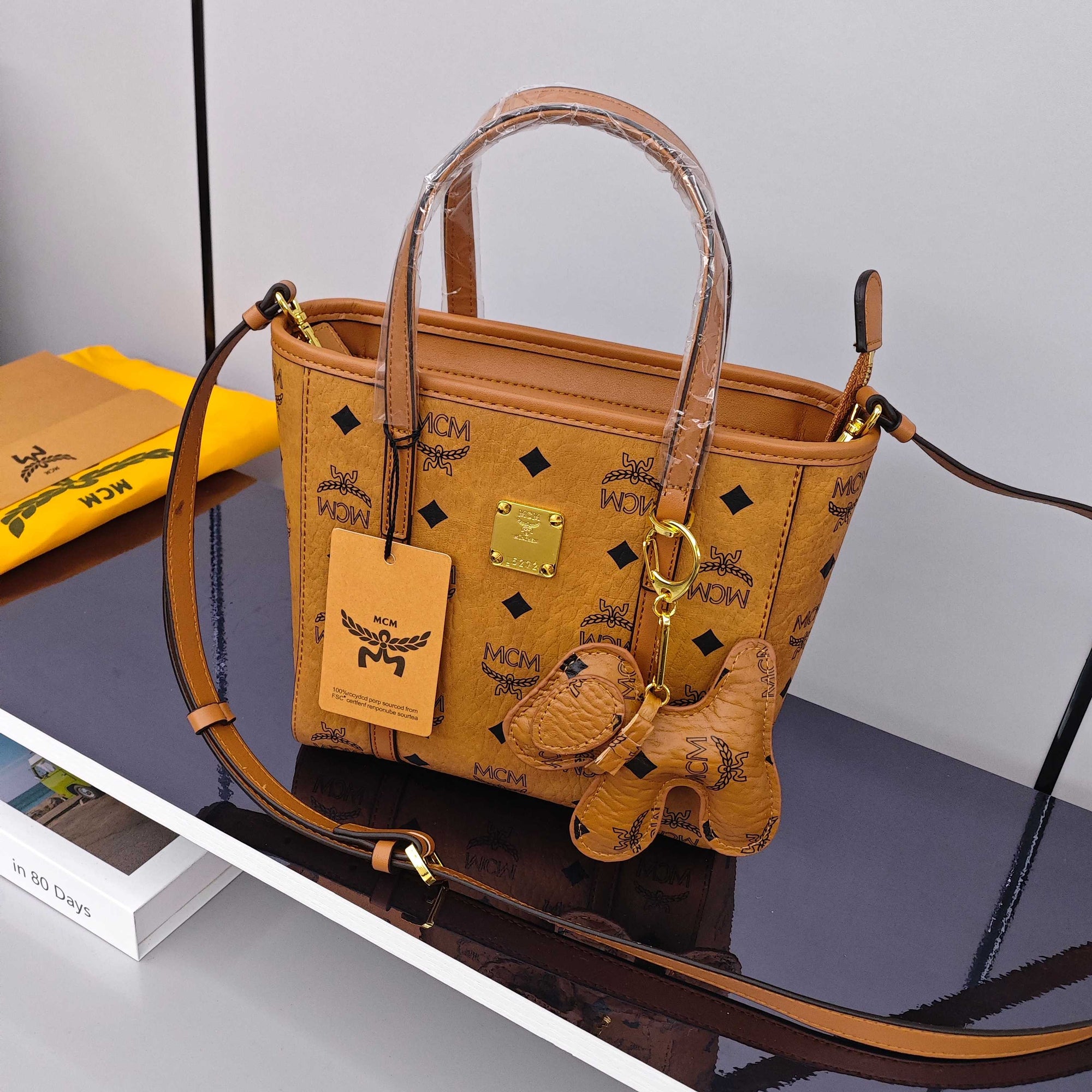 حقيبة تسوق صغيرة من MCM Toni Shopper