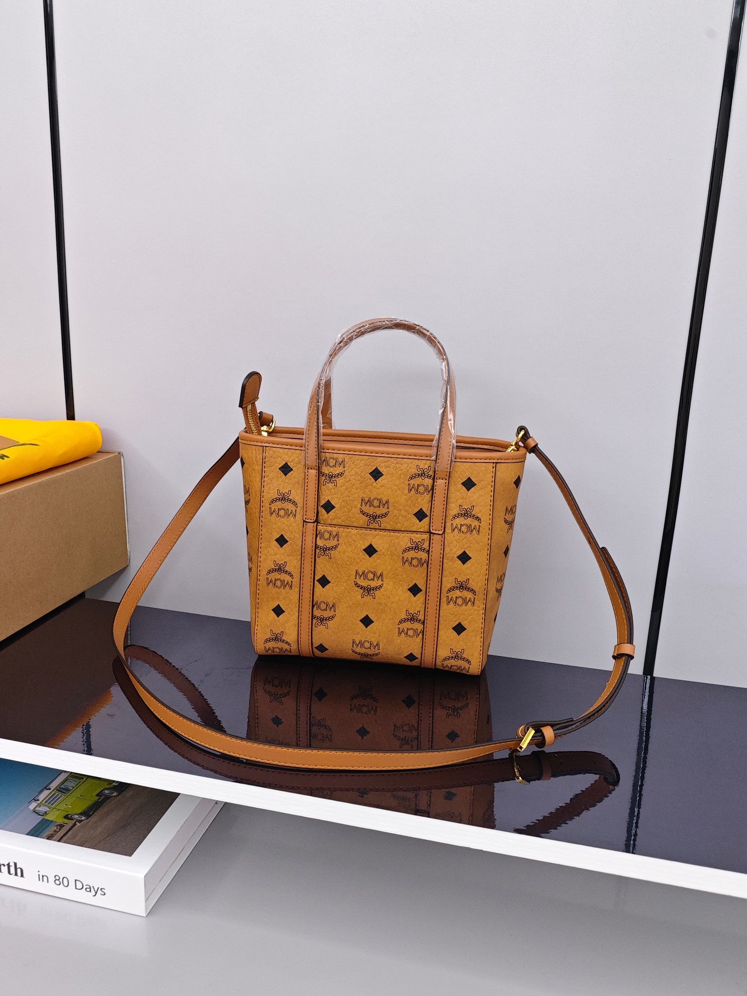 حقيبة تسوق صغيرة من MCM Toni Shopper