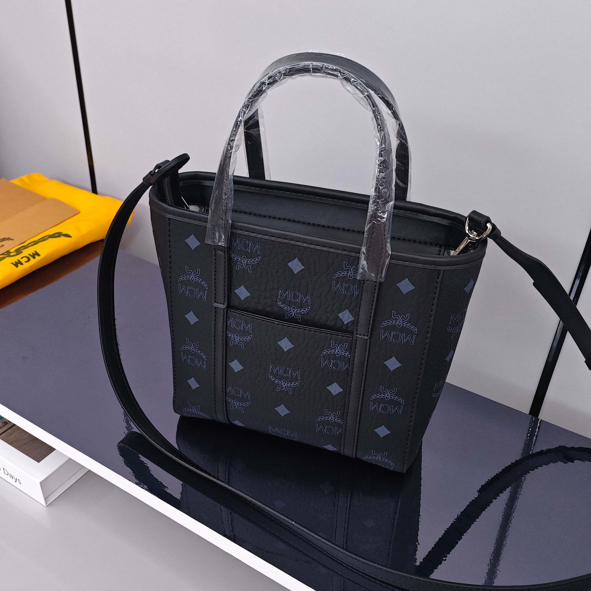 حقيبة تسوق صغيرة من MCM Toni Shopper