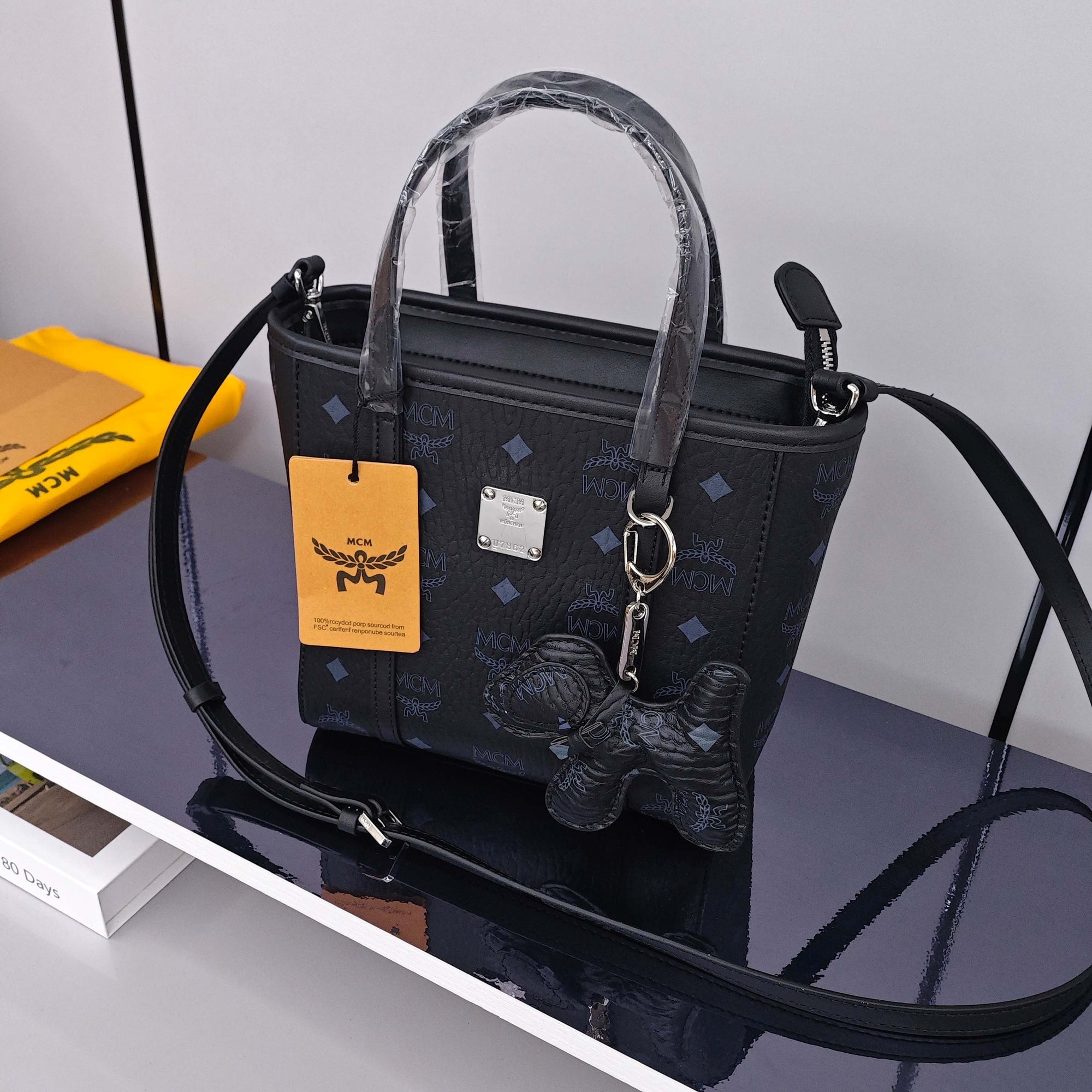 حقيبة تسوق صغيرة من MCM Toni Shopper