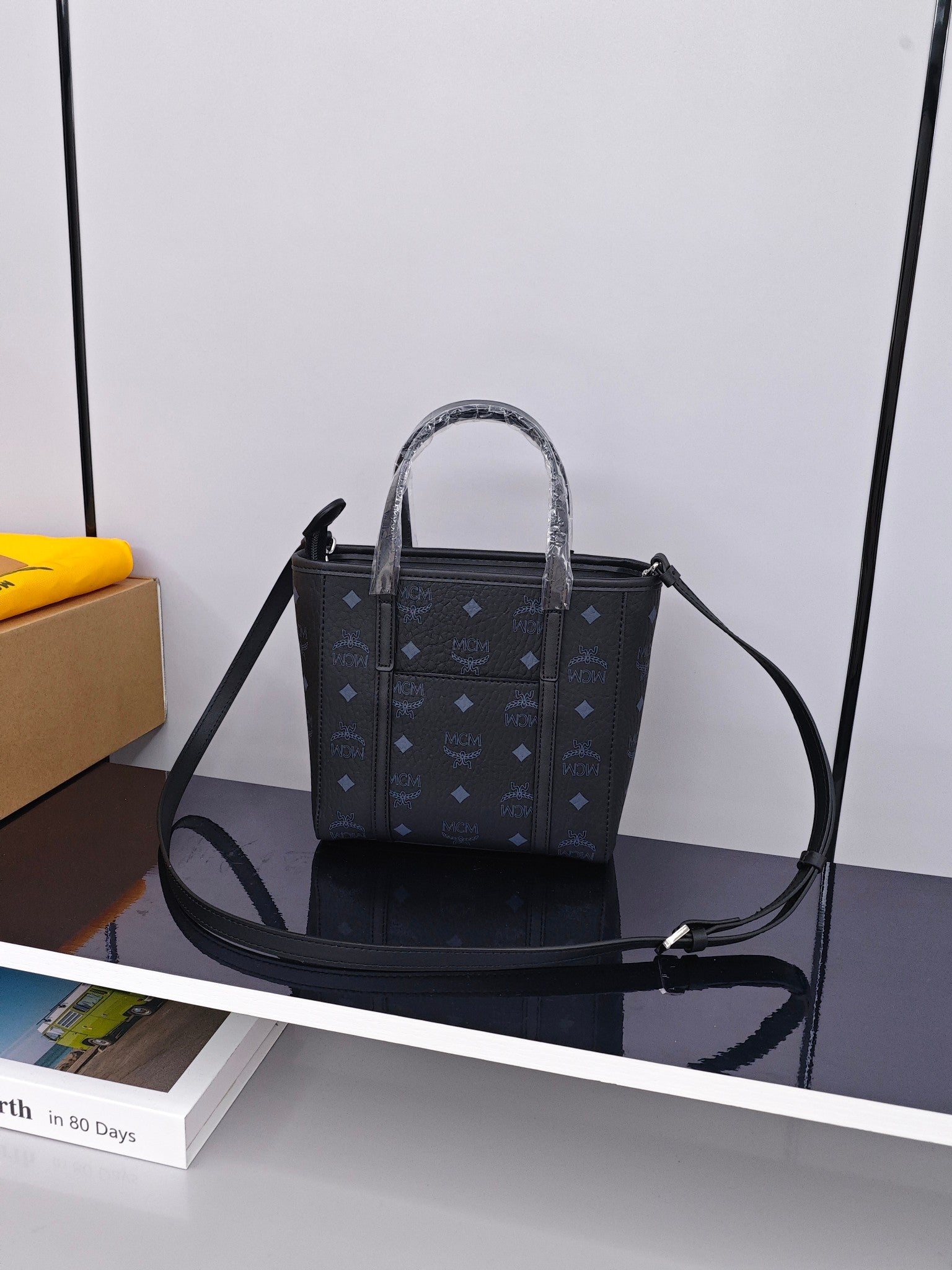 حقيبة تسوق صغيرة من MCM Toni Shopper