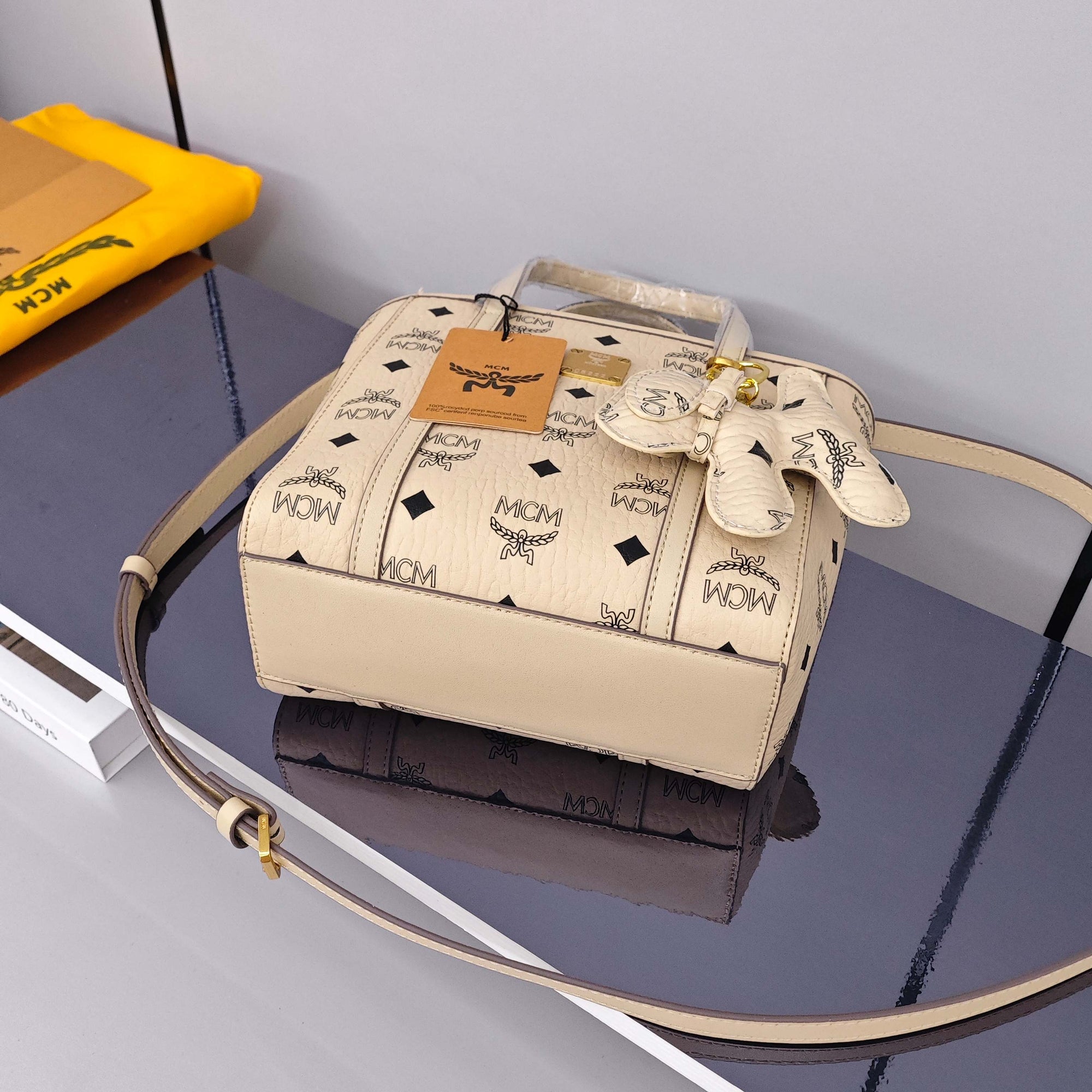 حقيبة تسوق صغيرة من MCM Toni Shopper