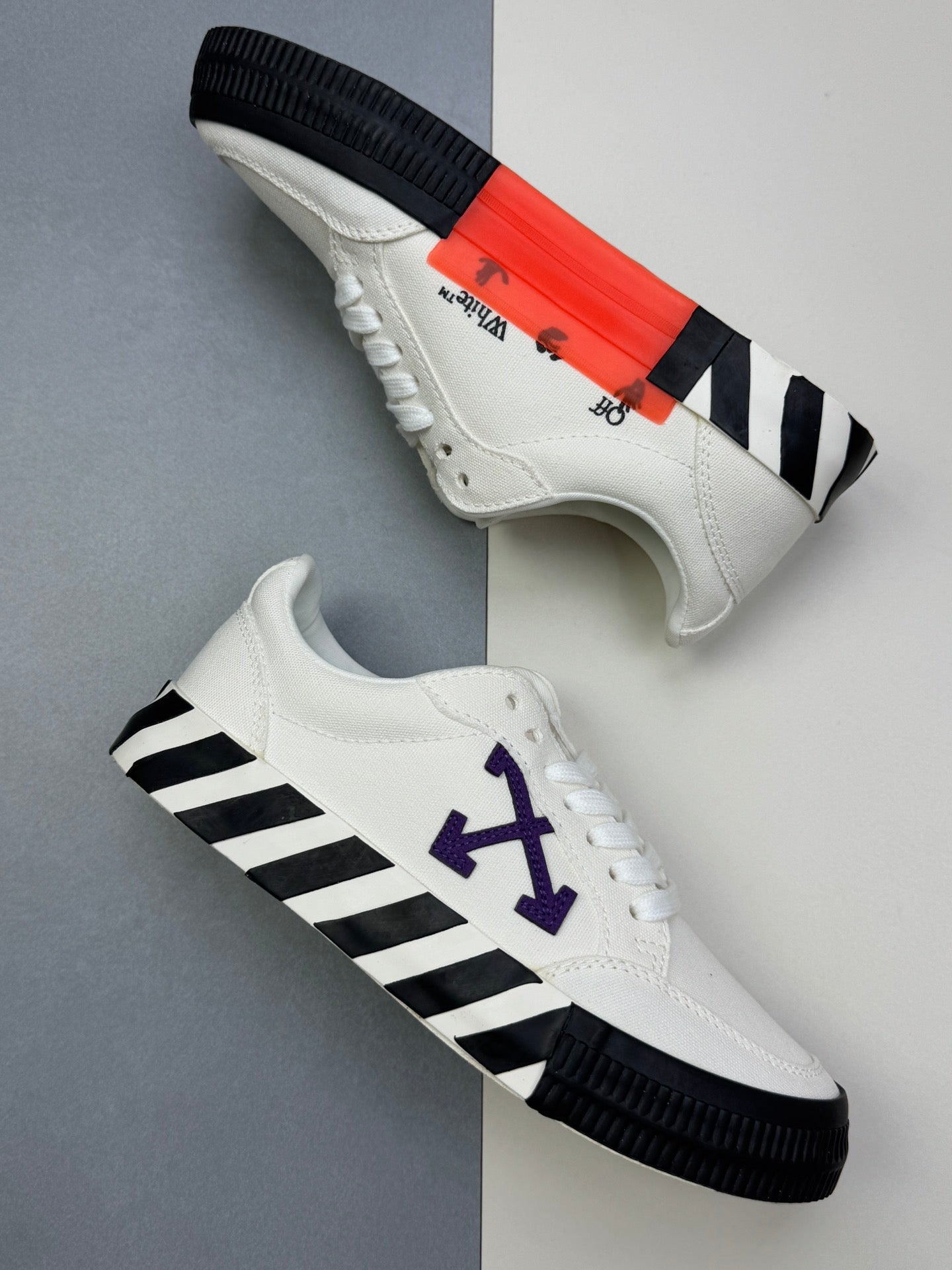 Off-Whit! c/o Virgil Abloh « White Black »