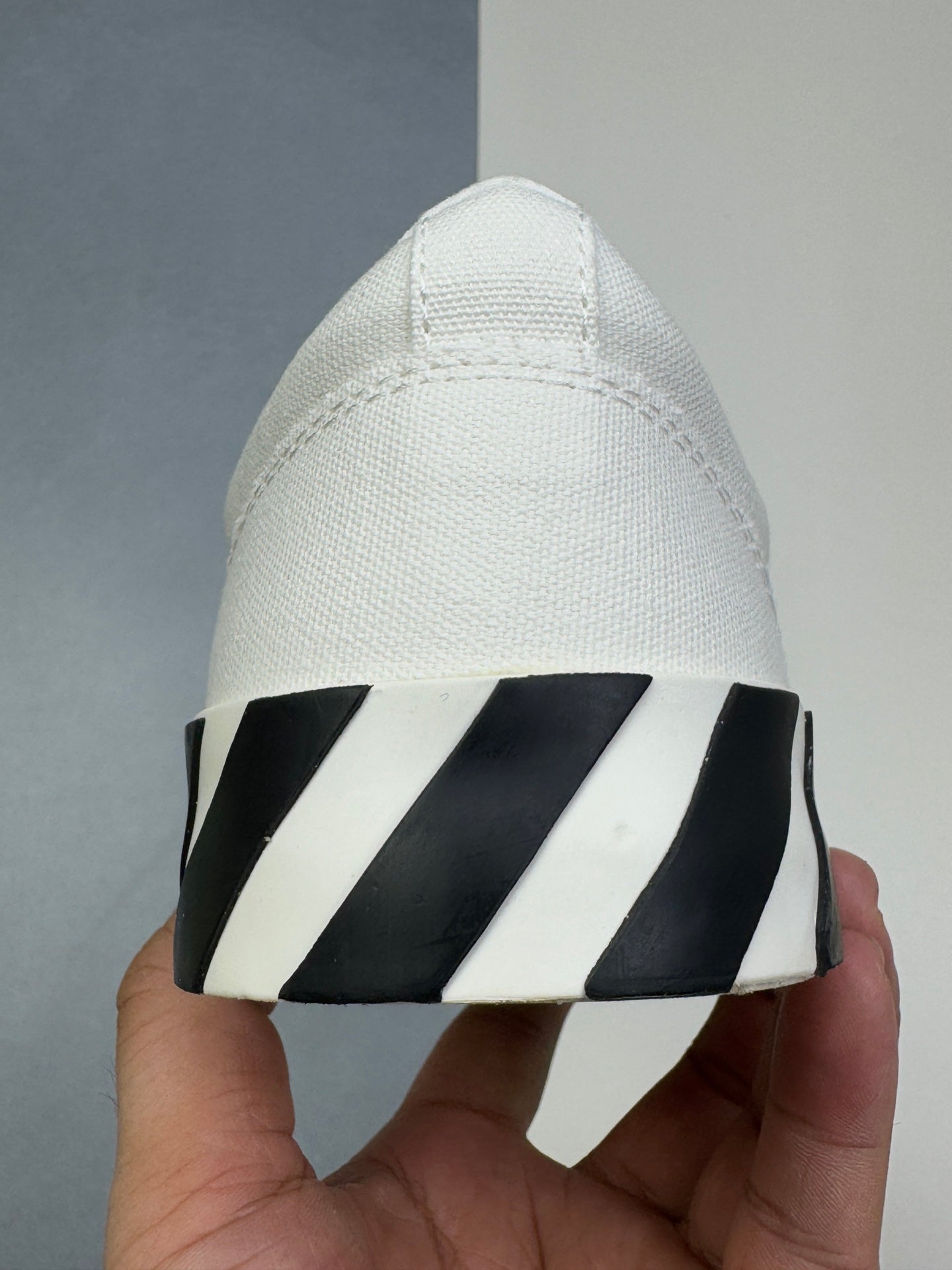 Off-Whit! c/o Virgil Abloh « White Black »