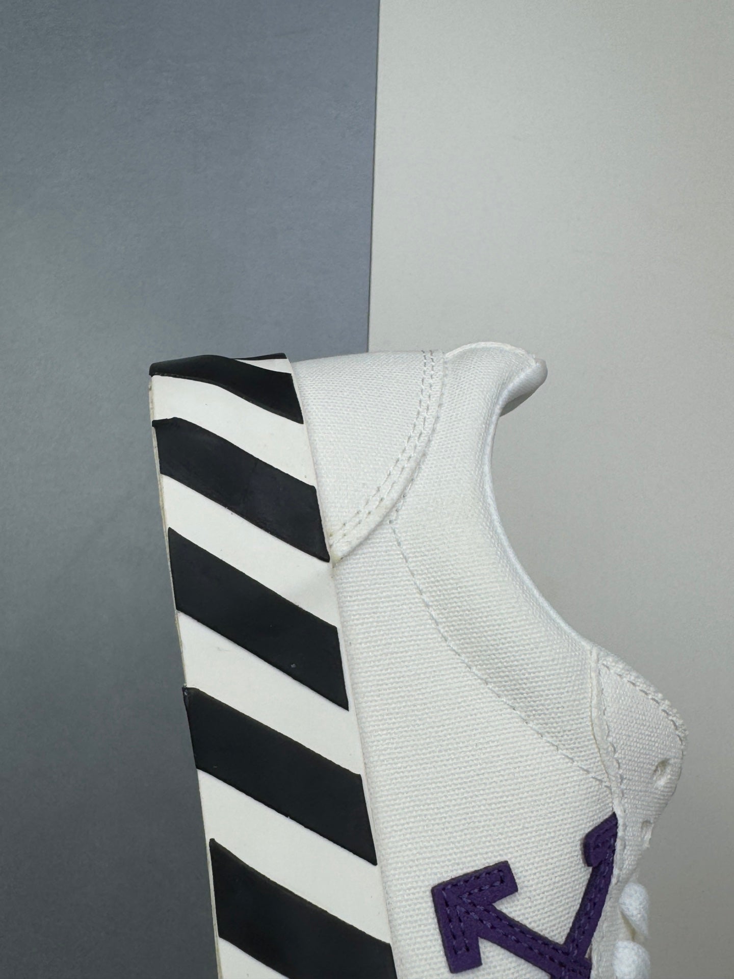 Off-Whit! c/o Virgil Abloh « White Black »