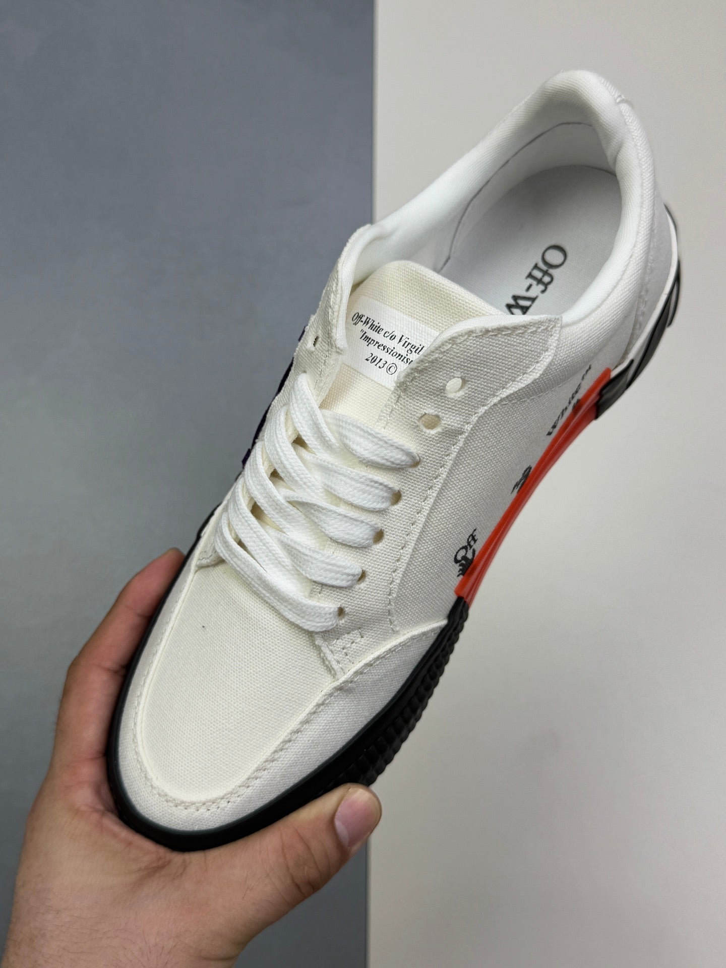 Off-Whit! c/o Virgil Abloh « White Black »