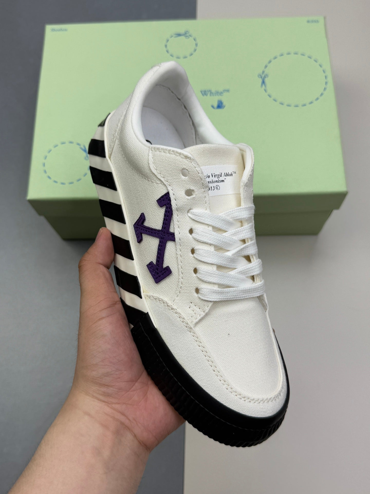 Off-Whit! c/o Virgil Abloh « White Black »