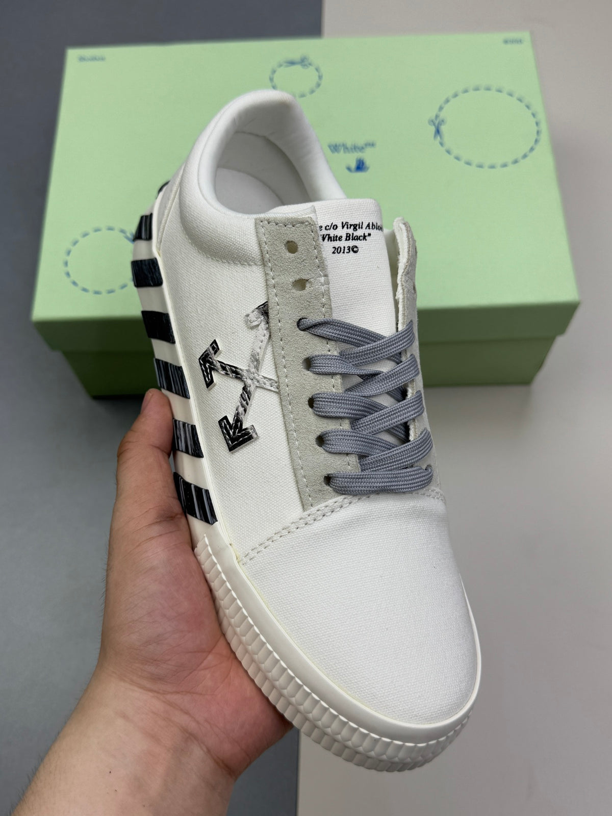 Off-Whit! c/o Virgil Abloh "White Black"