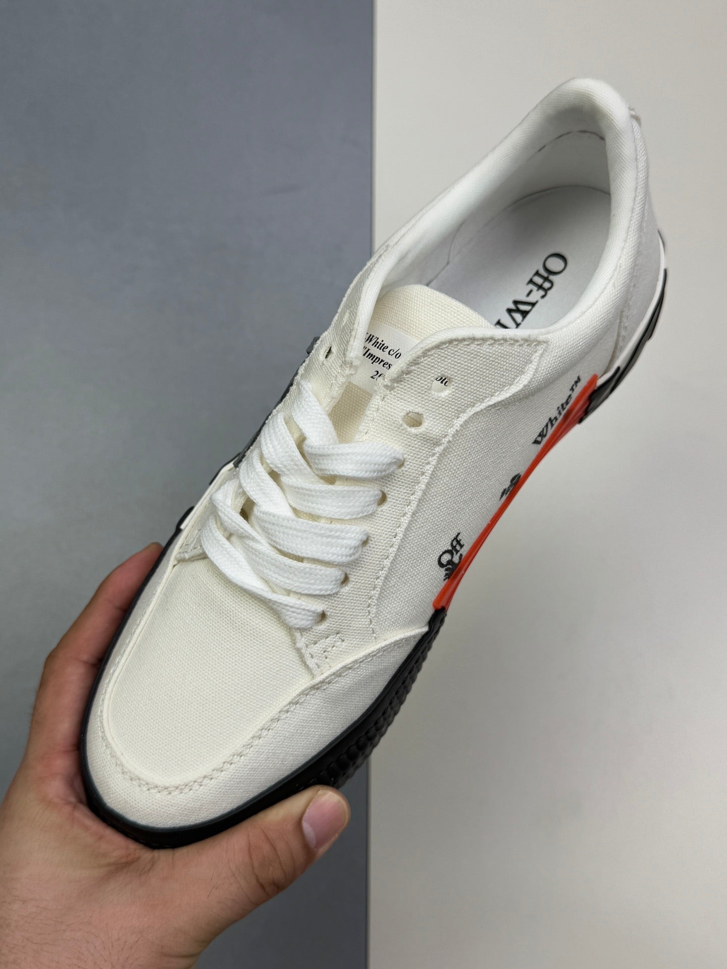 Off-Whit! c/o Virgil Abloh