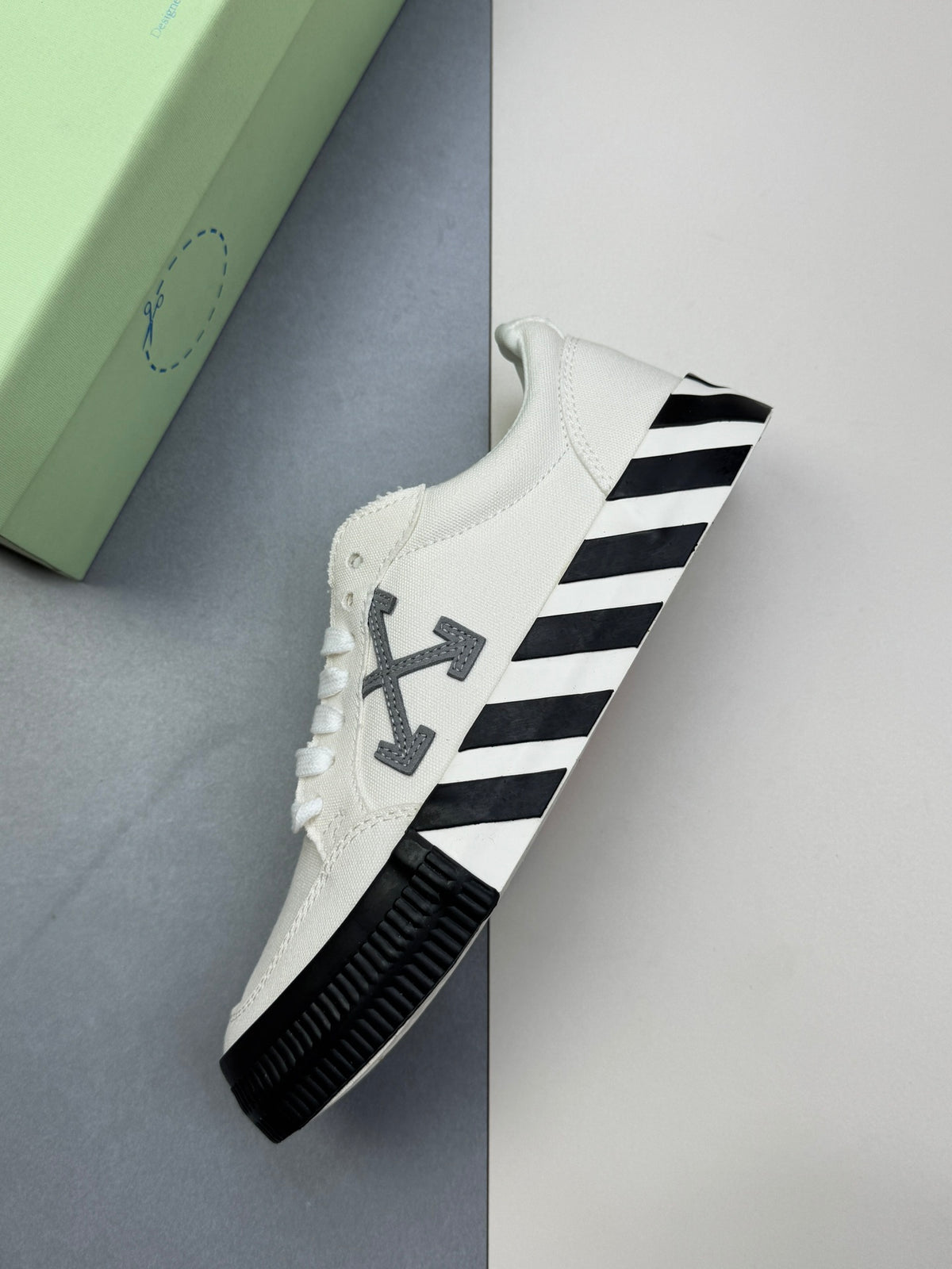 Off-Whit! c/o Virgil Abloh