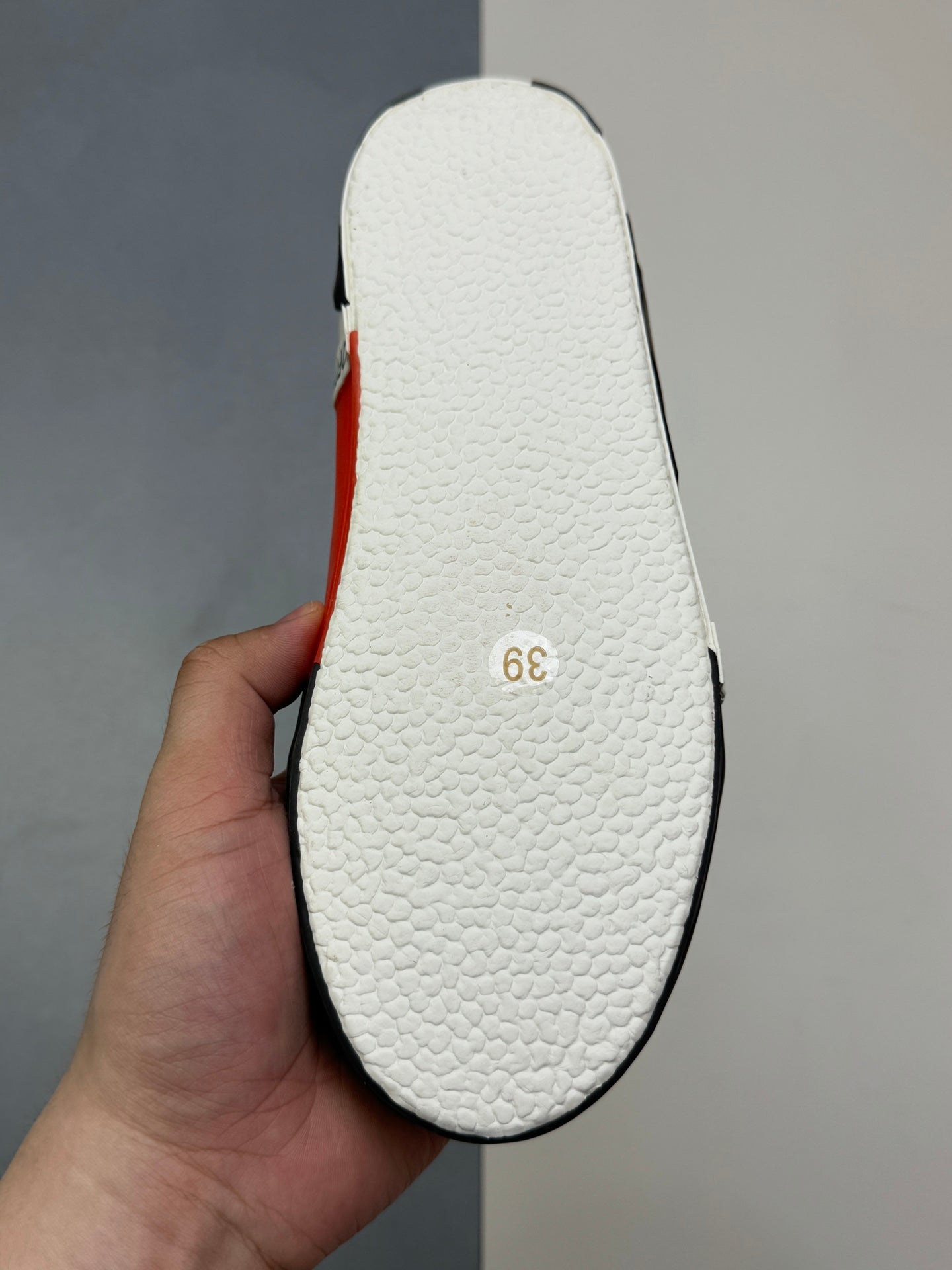 Off-Whit! c/o Virgil Abloh "White Black"