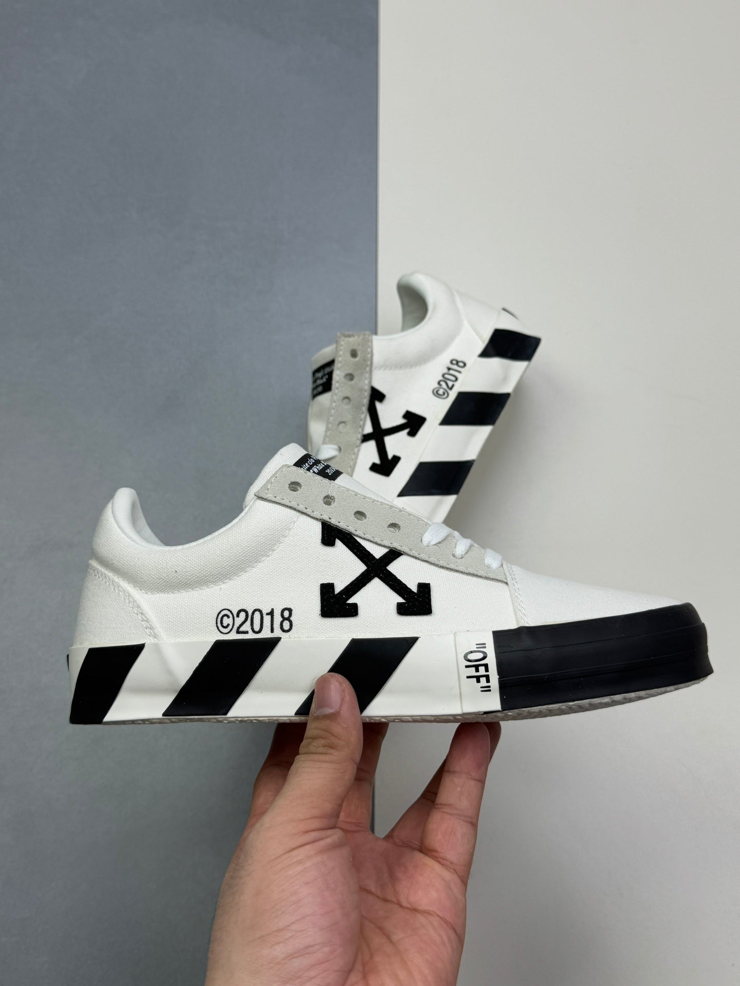 Off-Whit! c/o Virgil Abloh "White Black"