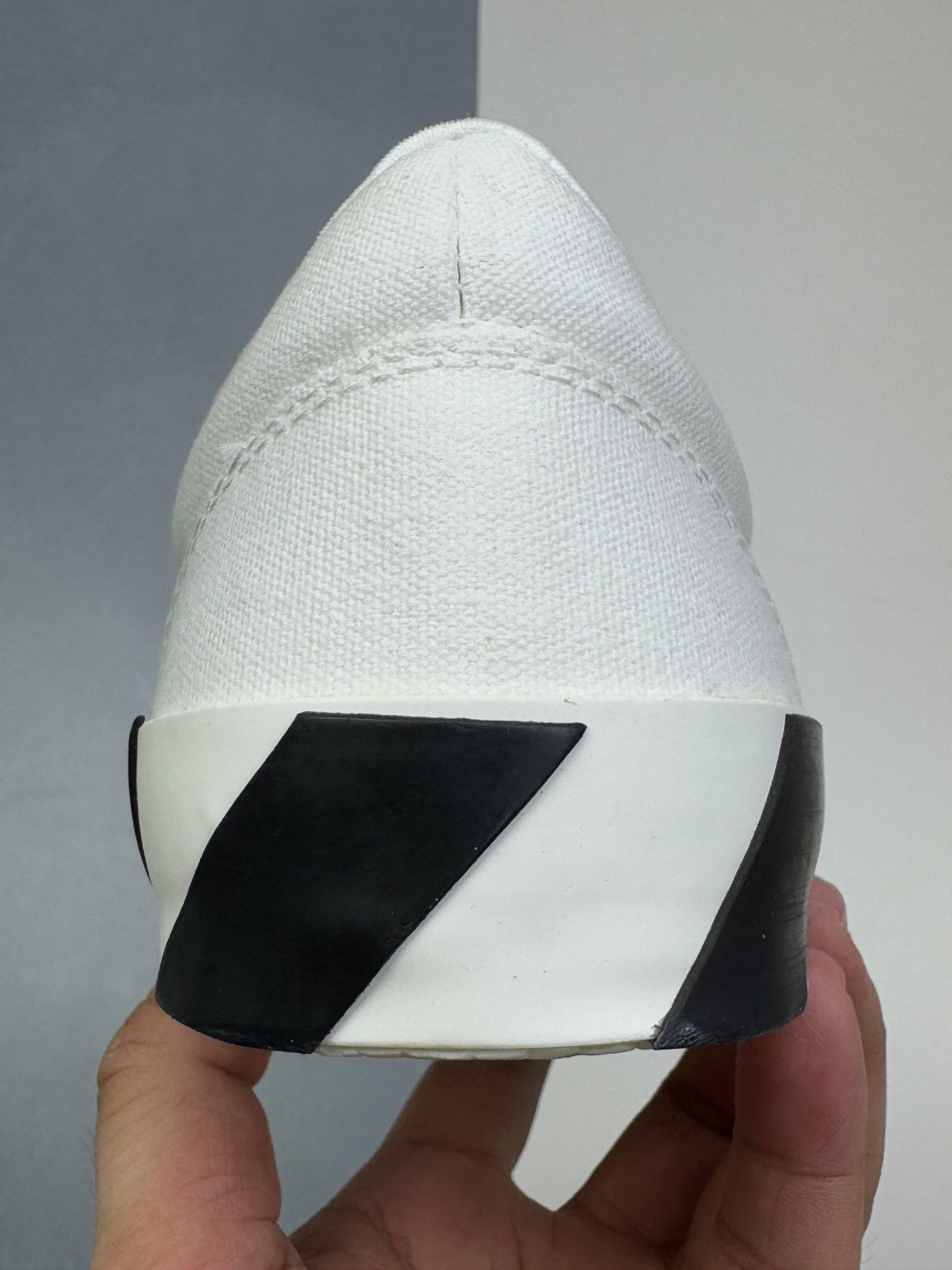 Off-Whit! c/o Virgil Abloh "White Black"
