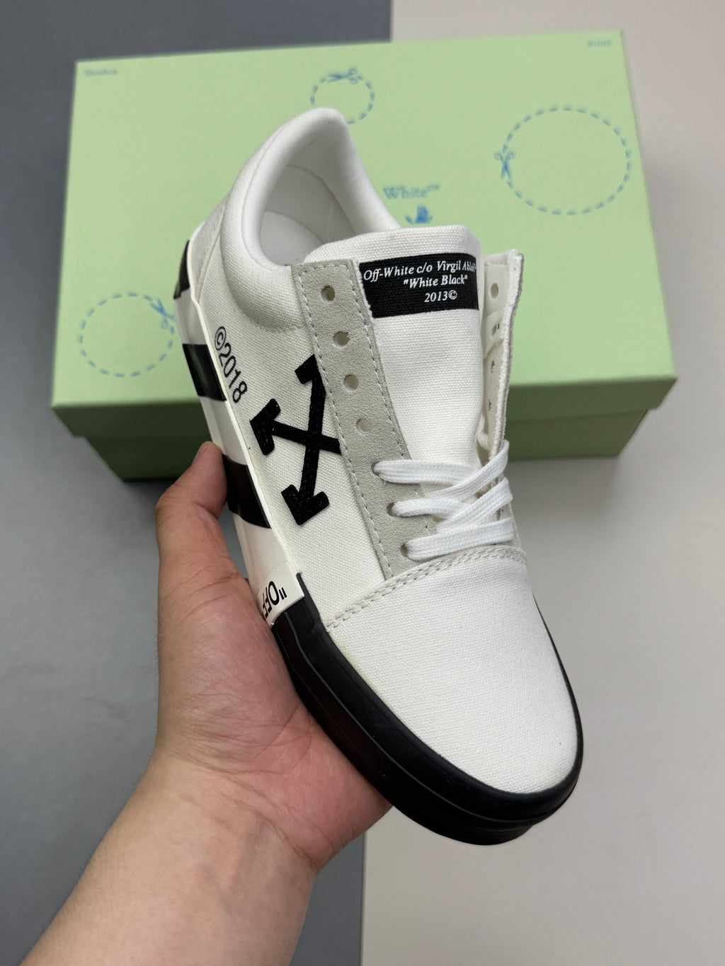 Off-Whit! c/o Virgil Abloh "White Black"