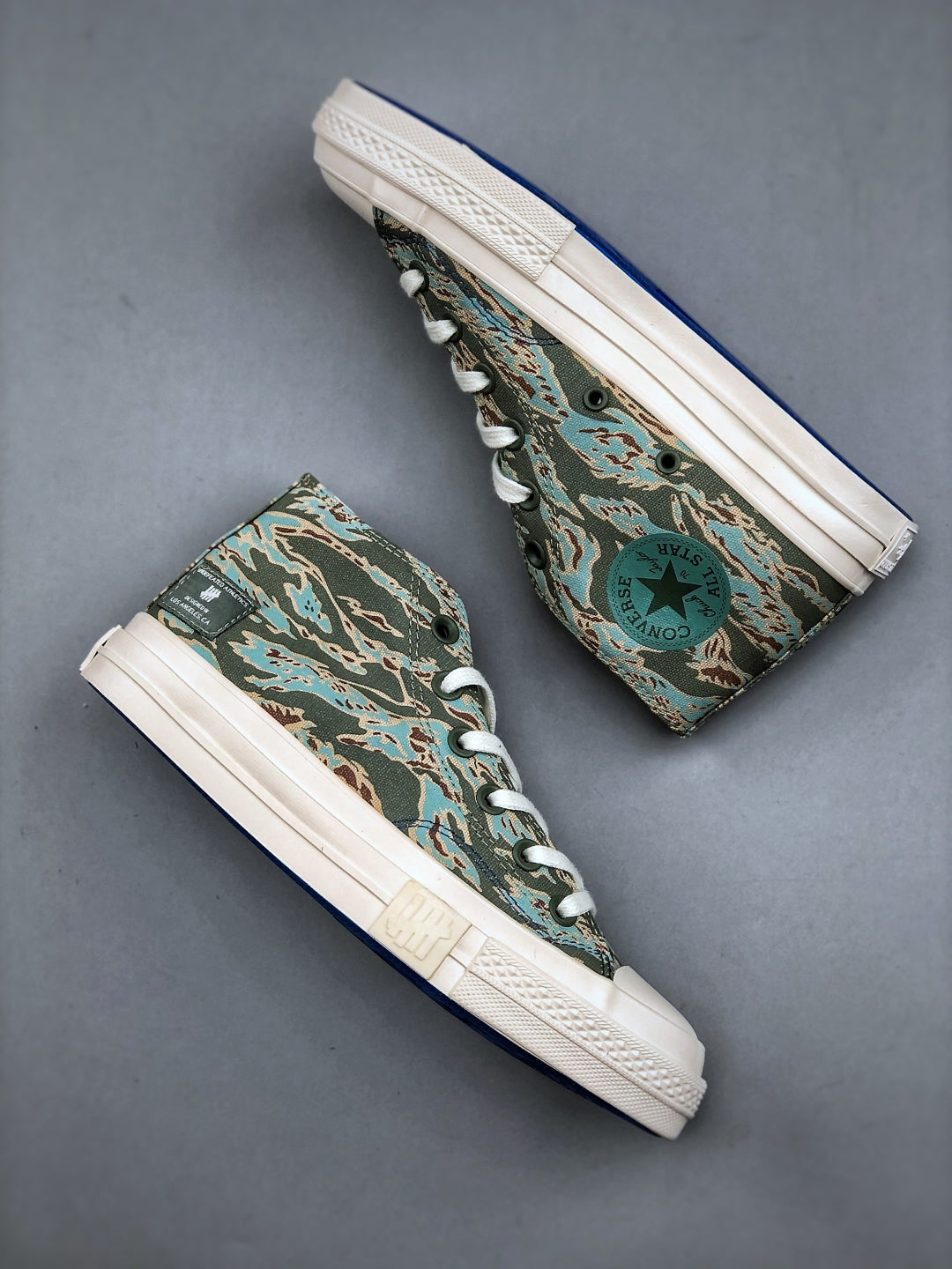 Convers! X Undefeated Chuck 70 Mid Sneakers