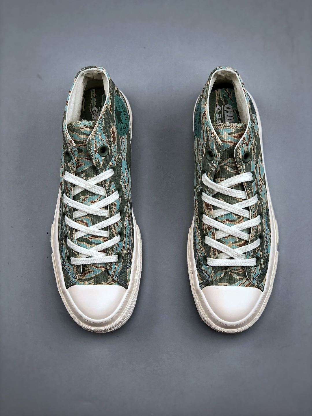 Convers! X Undefeated Chuck 70 Mid Sneakers