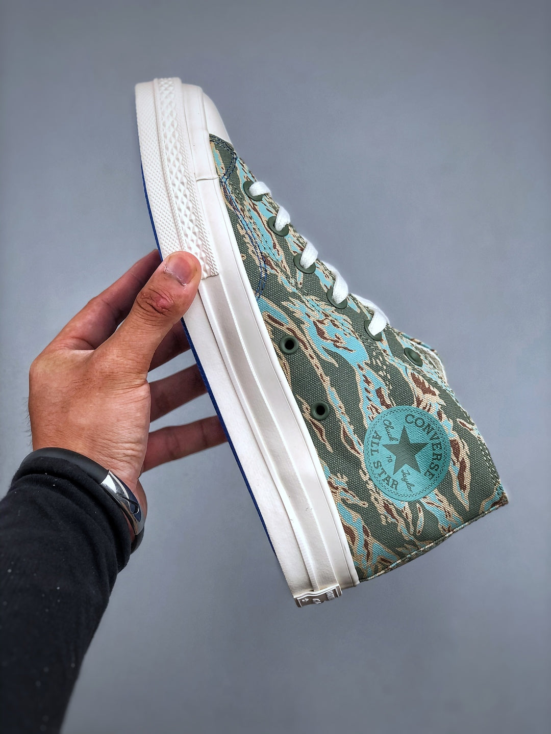 Convers! X Undefeated Chuck 70 Mid Sneakers
