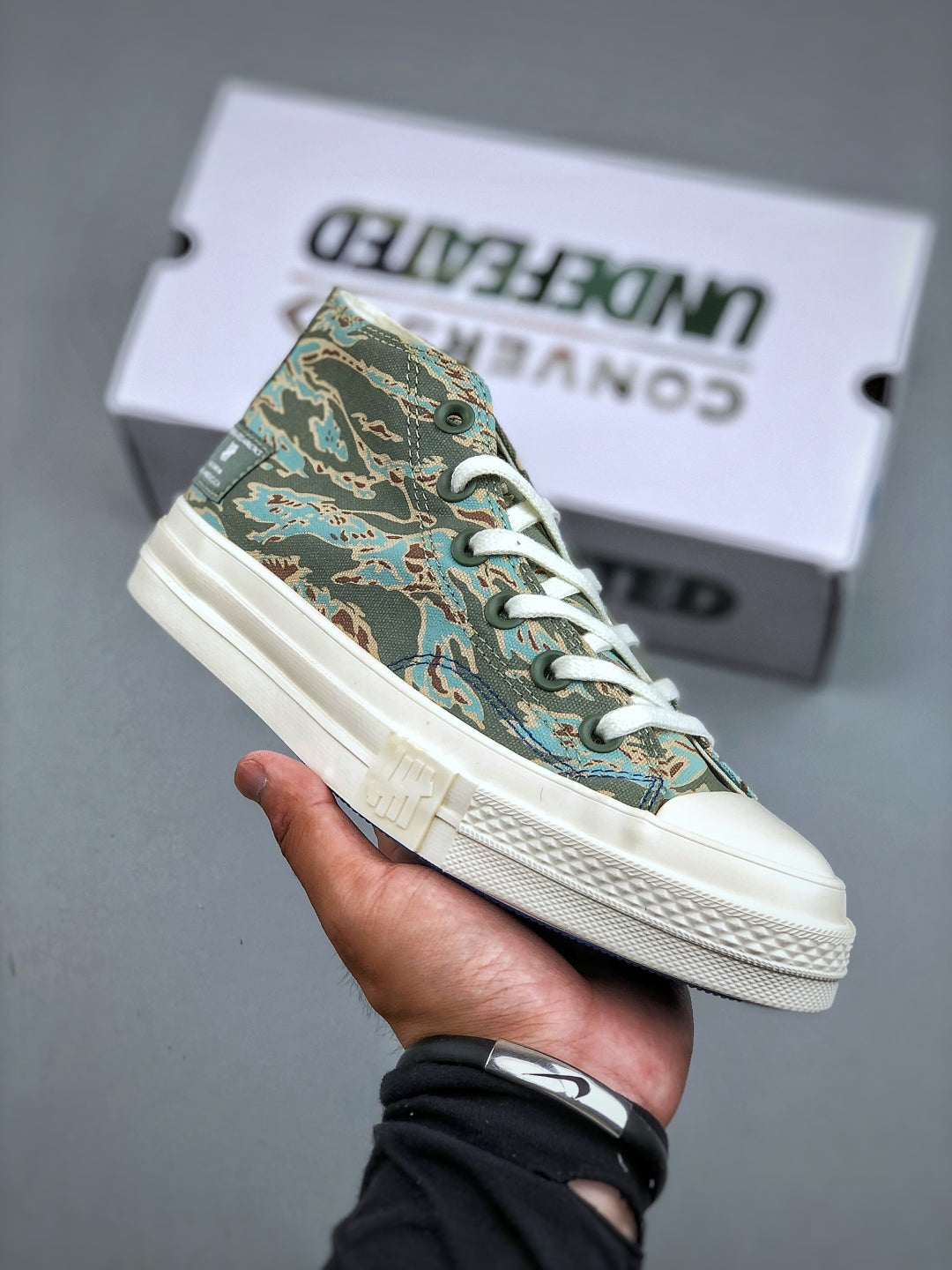 Convers! X Undefeated Chuck 70 Mid Sneakers