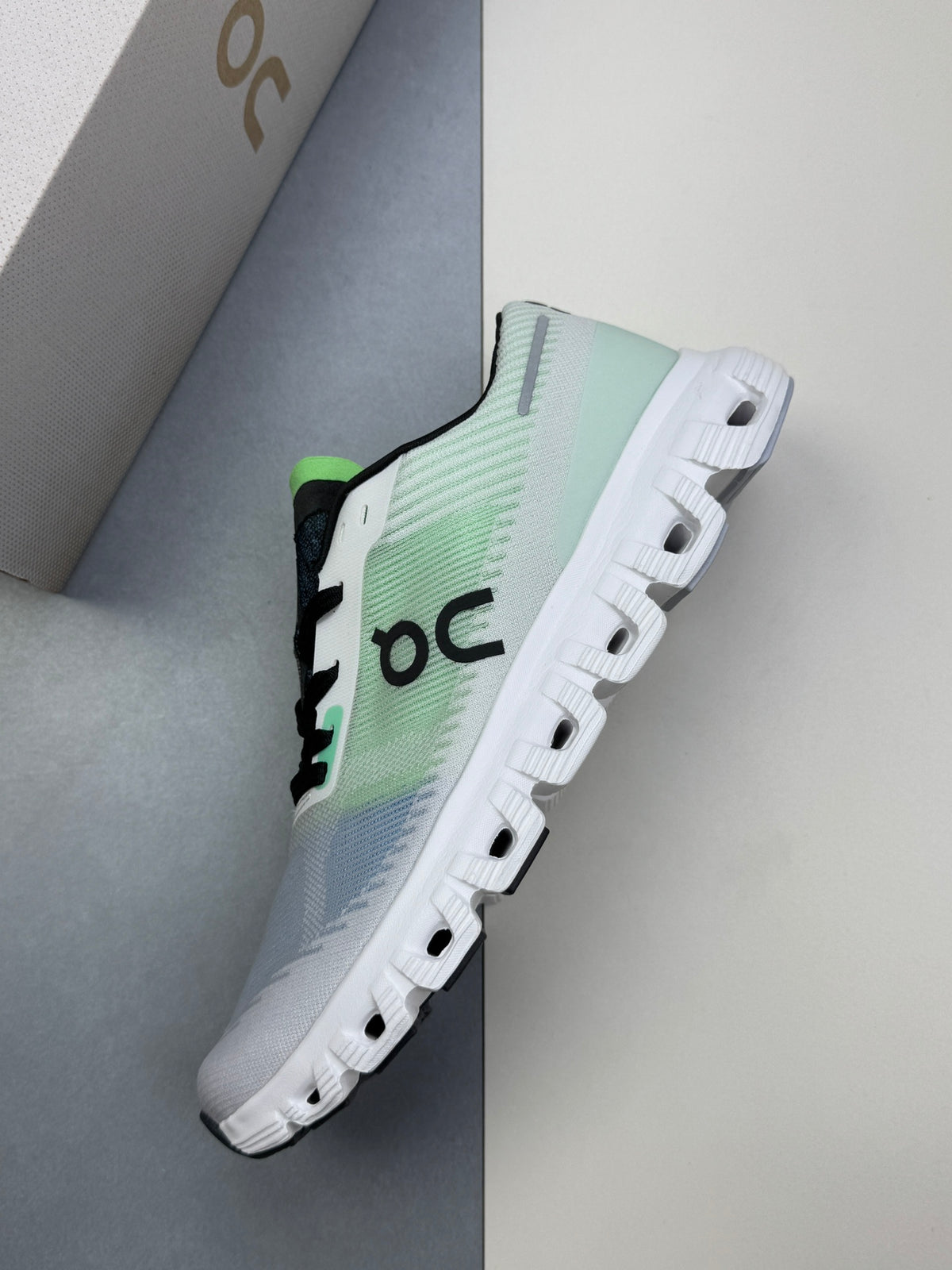 On Clou! 6 Push Sneaker