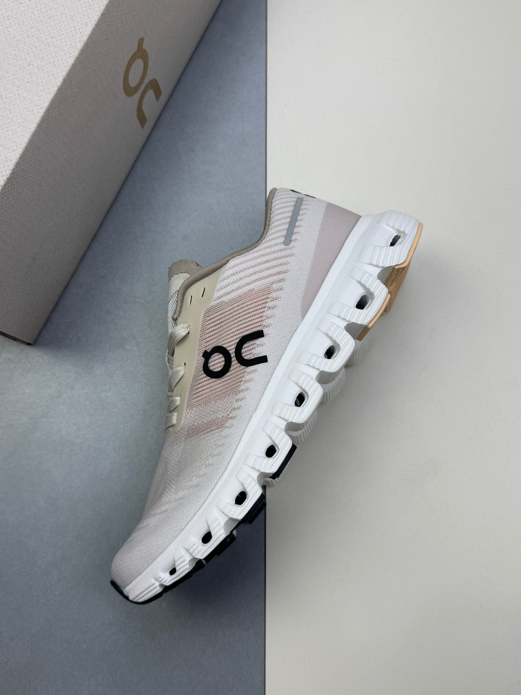 On Clou! 6 Push Sneaker