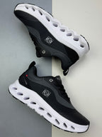 On Runni! x Loew! Cloudtilt 2.0 sneaker