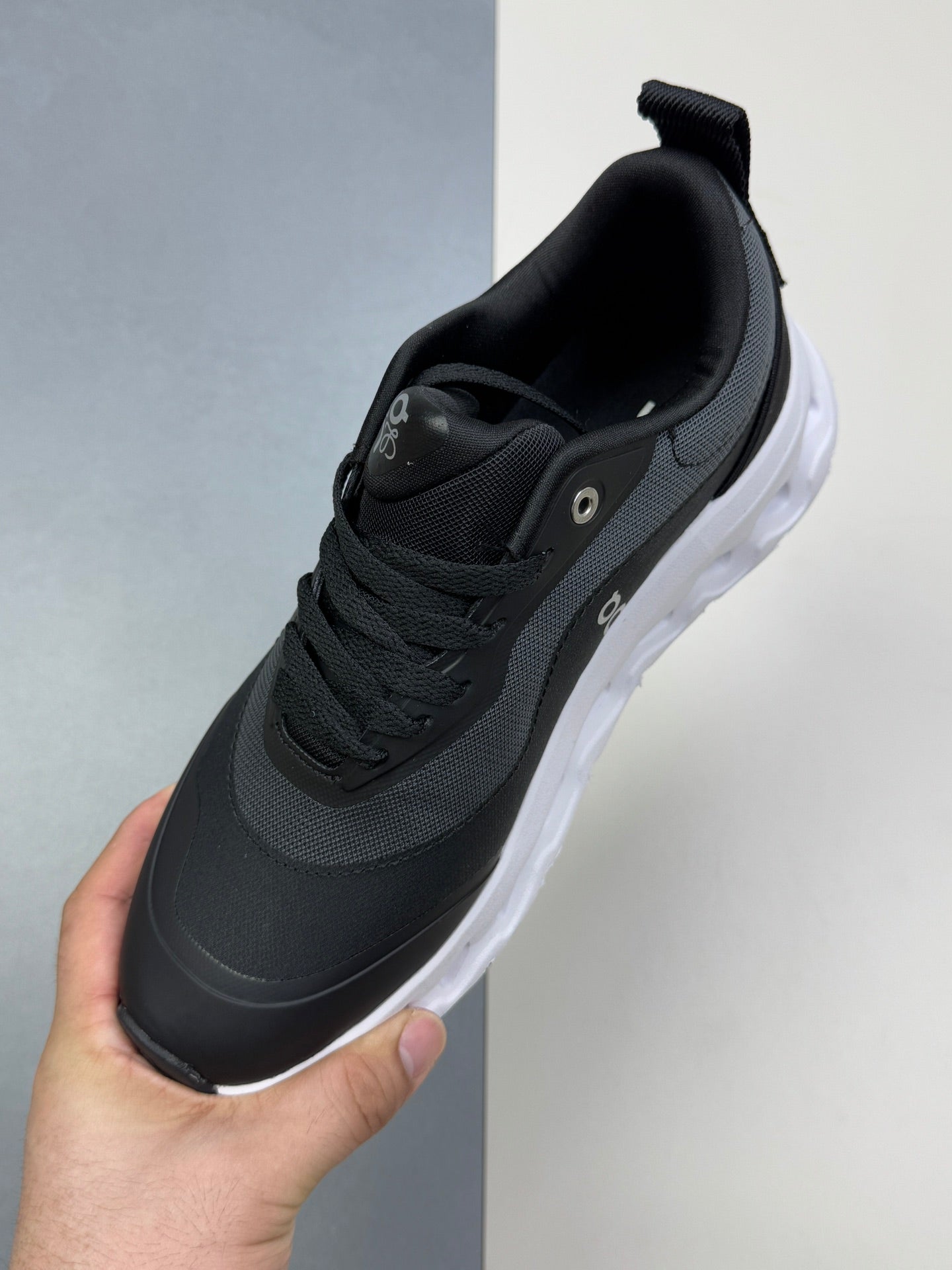 On Runni! x Loew! Cloudtilt 2.0 sneaker