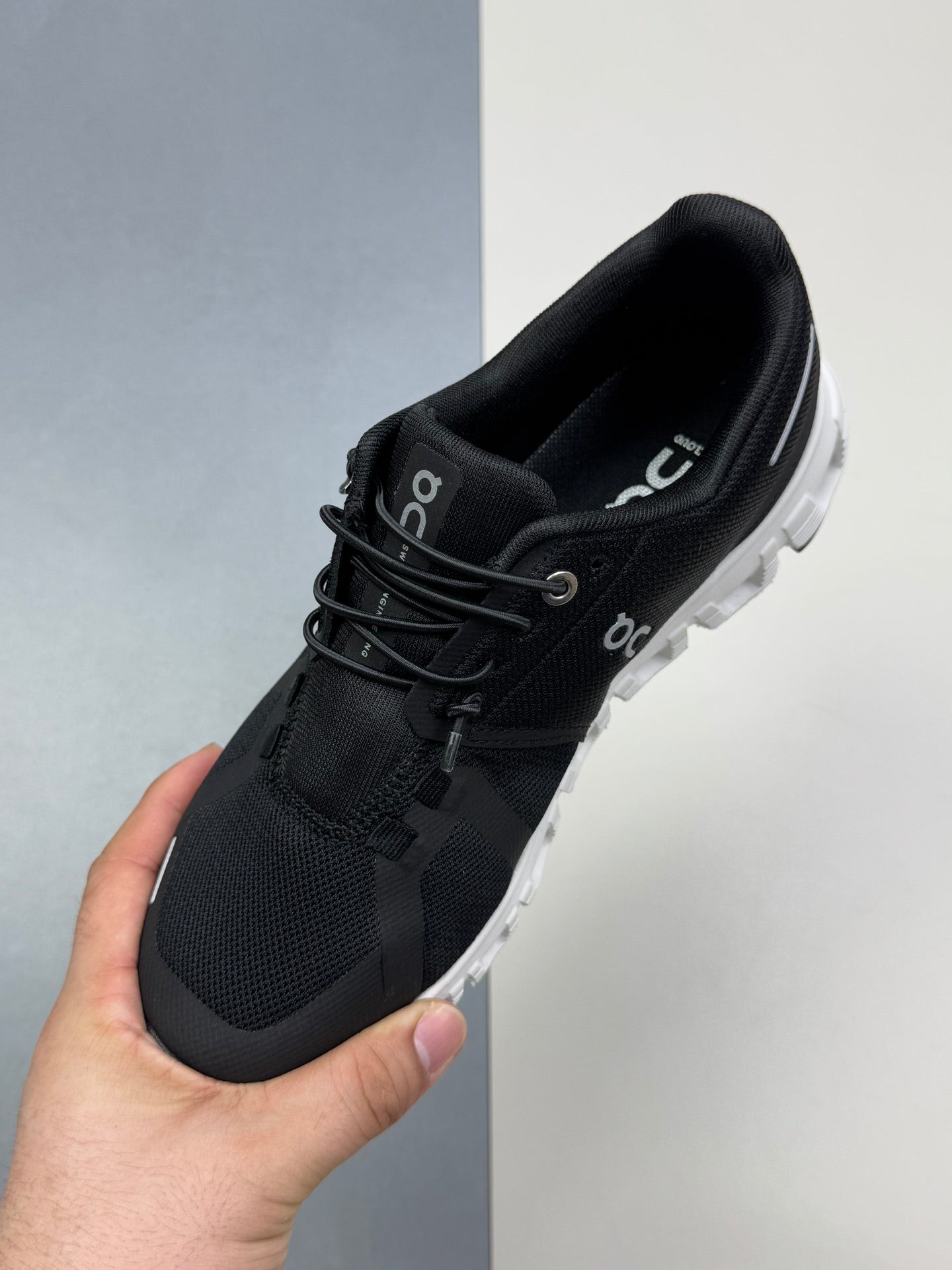 On Clou! 6 Push Sneaker