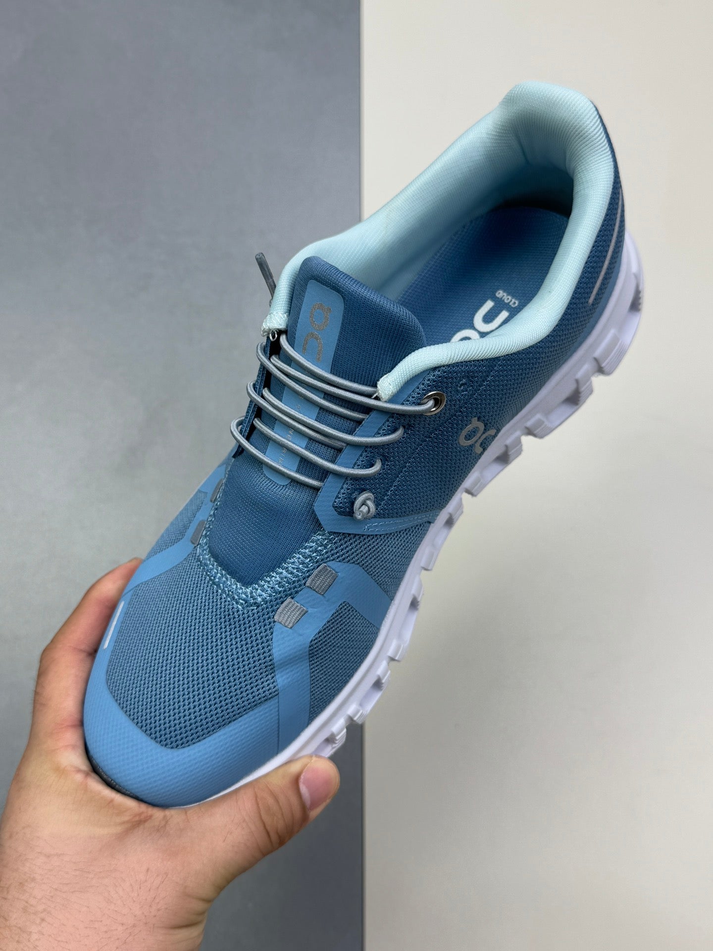 On Clou! 6 Push Sneaker