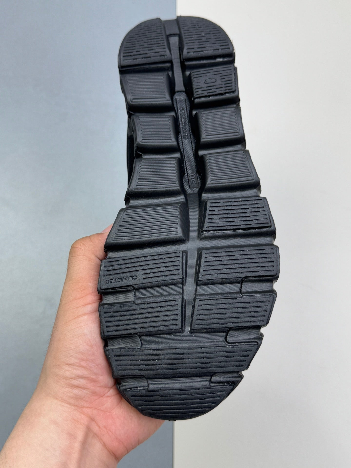 On Clou! 6 Push Sneaker