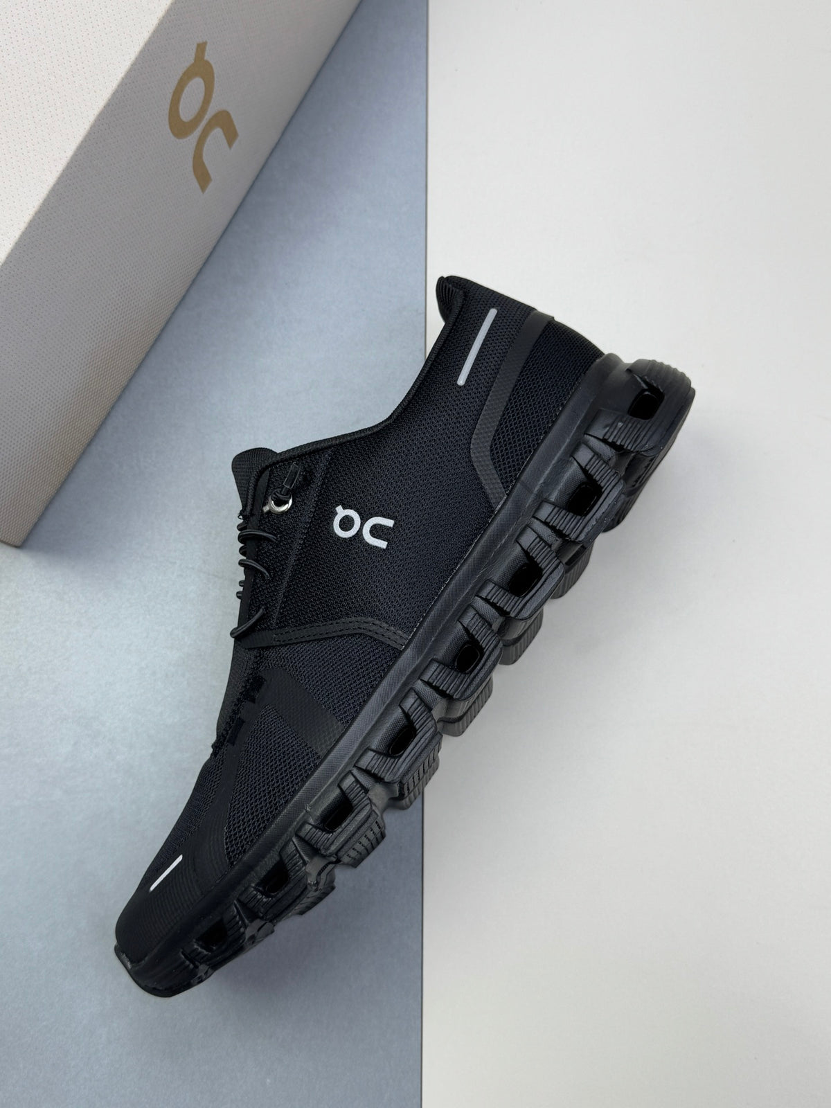 On Clou! 6 Push Sneaker