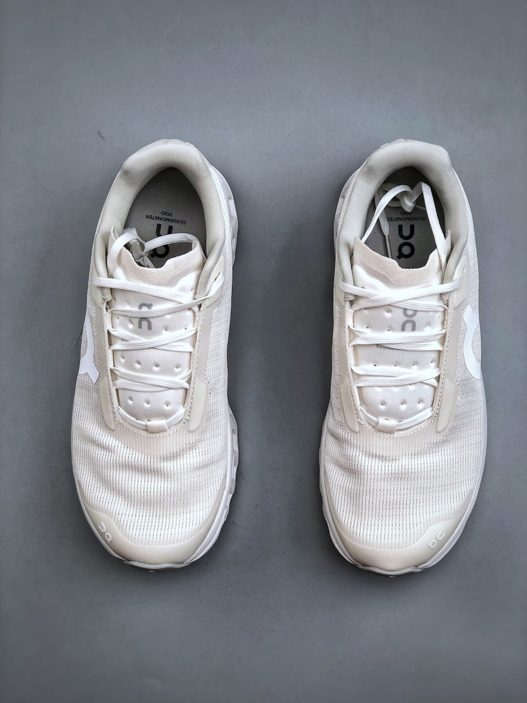 ON Cloudmonst! Void Sneaker