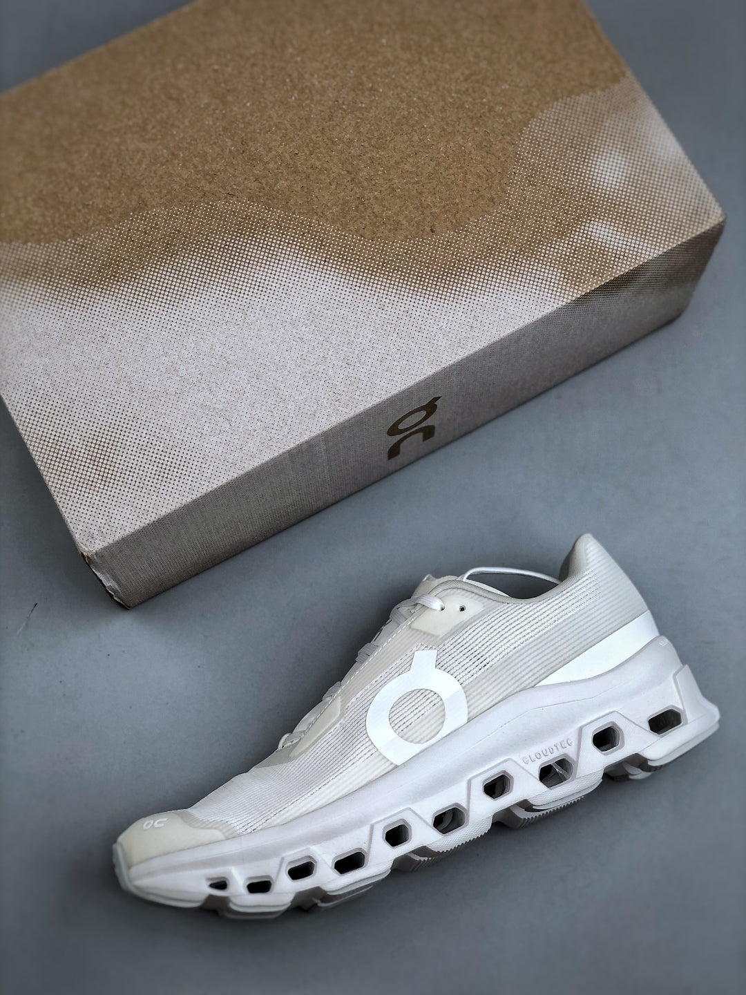 ON Cloudmonst! Void Sneaker