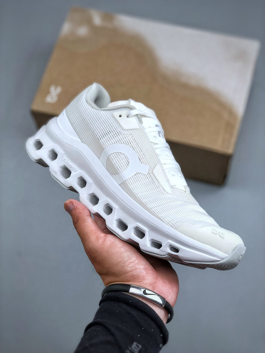 ON Cloudmonst! Void Sneaker
