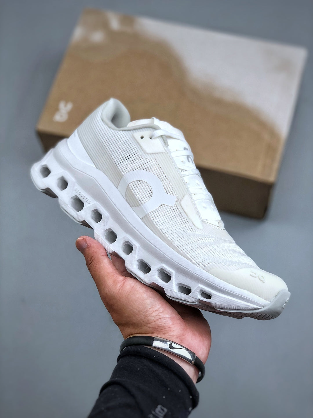 ON Cloudmonst! Void Sneaker