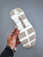 ON Cloudmonst! Void Sneaker