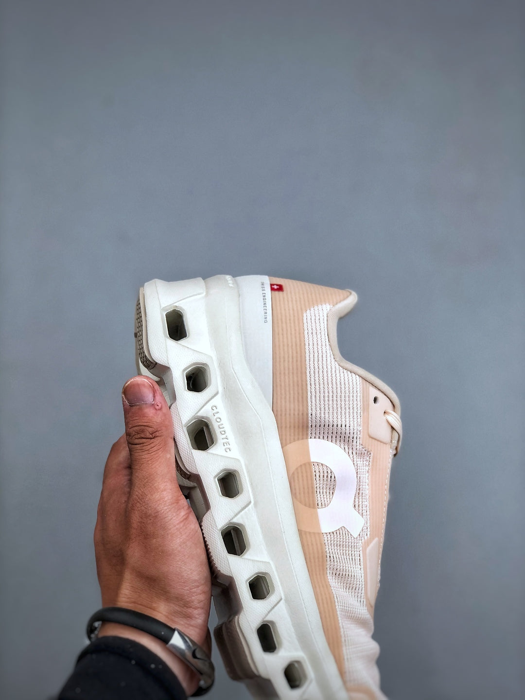 ON Cloudmonst! Void Sneaker