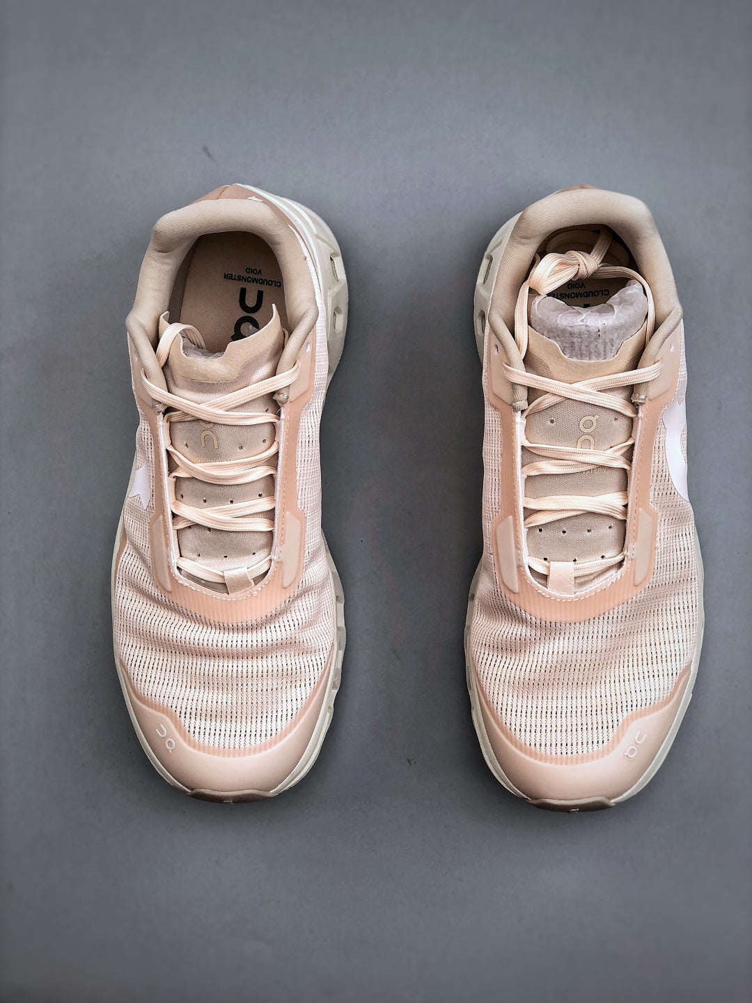 ON Cloudmonst! Void Sneaker
